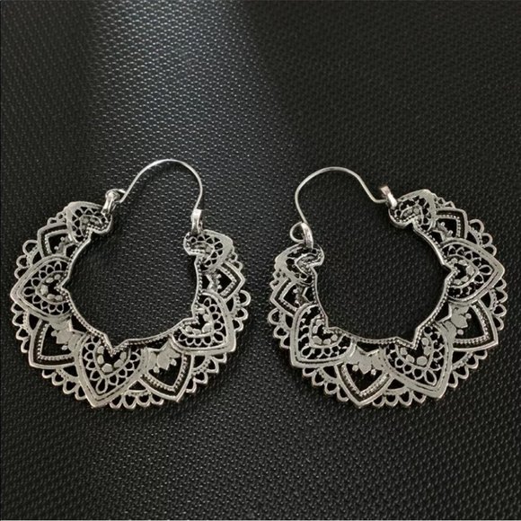 Sterling silver hollow hoop earrings - Picture 3 of 4